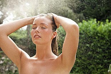 昨天是《生化危机8：村庄》发售两周年